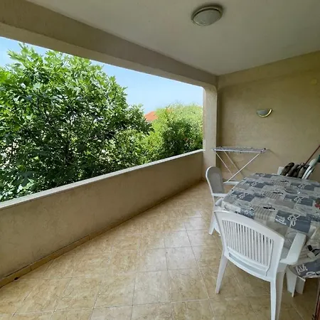 Apartment Ksenija Murter